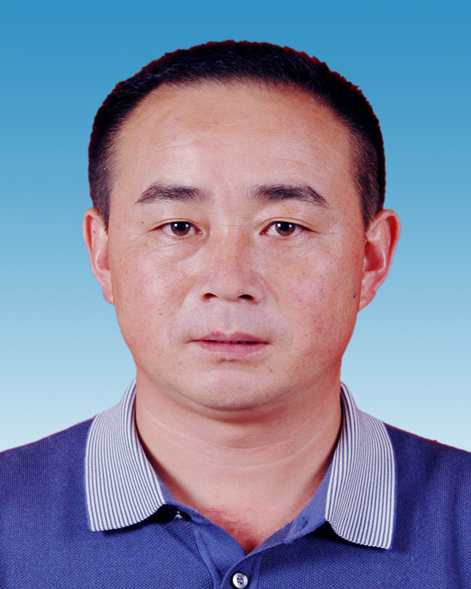 杨平,男,汉族,1974年10月出生,贵州安龙人