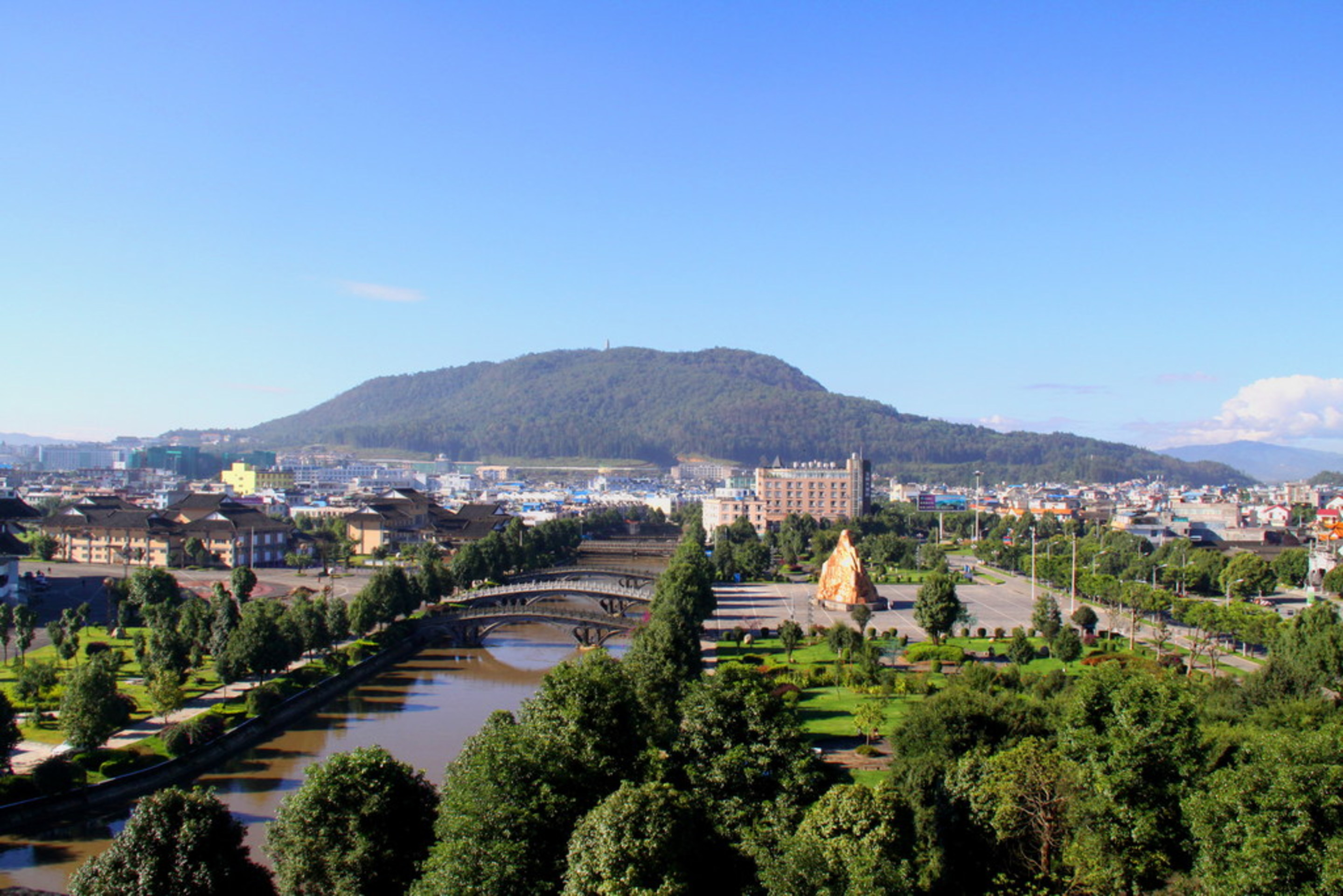 来凤山