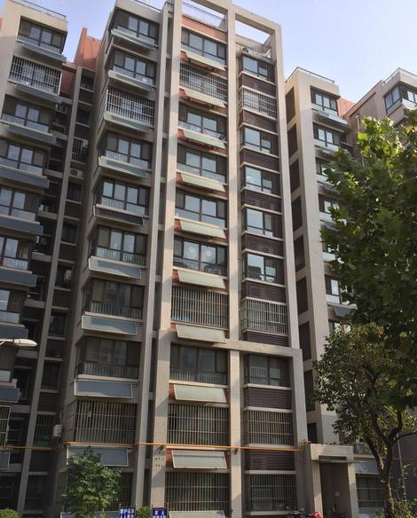  p>阳光花园一期位于大连市中山中南,由大连大业房屋开发有限公司建成