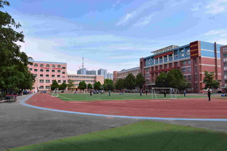  p>伊宁市第25中学位于伊宁市斯大林西路五巷3号,是一所市属公办