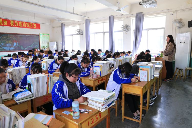 data-id="gnb380uqmk">获嘉县第二中学创办于1956年,坐落于中州名镇