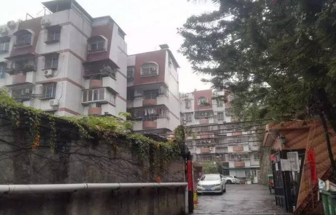  p>厦港新村位于厦门市思明厦大,共计房屋523户. /p>