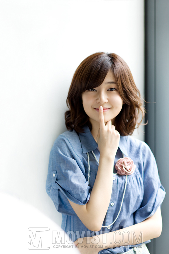 原译为白珍熙,1990年2月8日出生于韩国首尔,韩国女演员