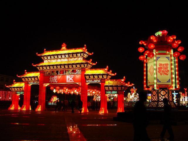  p data-id="gnx4h5g7yc">人民广场位于晋城黄华街与新市西街交汇处