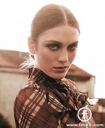  p>卢克·沃洛,1989年12月26日生于英国克罗伊登,模特.