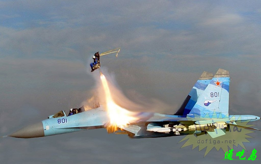 ="419037">普加乔夫眼镜蛇机动 /a>,而后紧接着一个360度翻转,"尾冲"