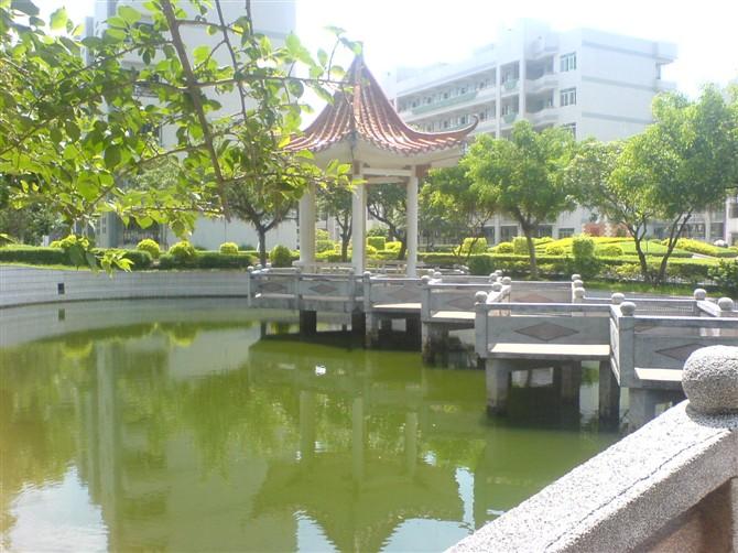  p>信宜市第三中学(第二教育城高中)创办于1969年,原名 a href="#">