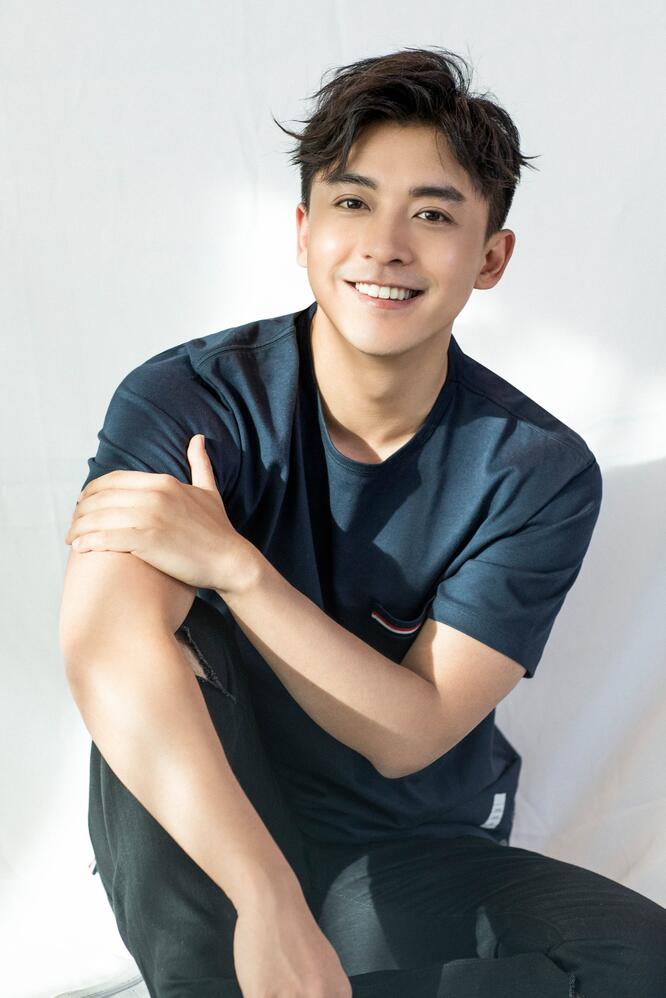 李佳航