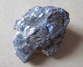  p>钽铁矿(tantalite )成分为(fe,mn)(ta,nb)2o6,含ta2o5为86.