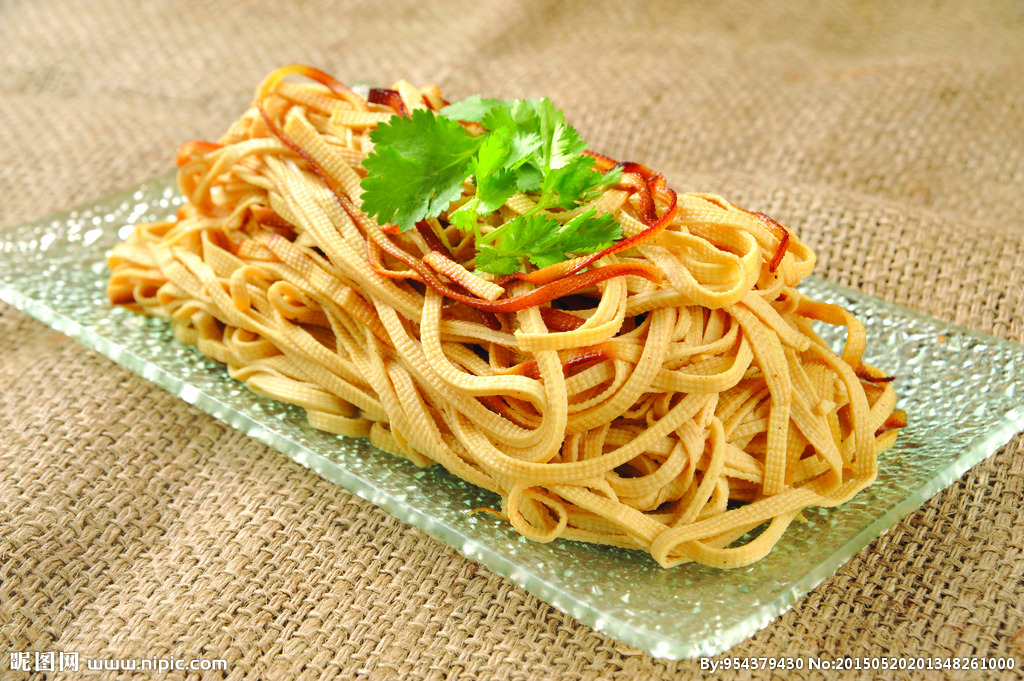  p>五香干丝是采用多种烹制法制成的携带方便的袋装豆腐干丝,适应于