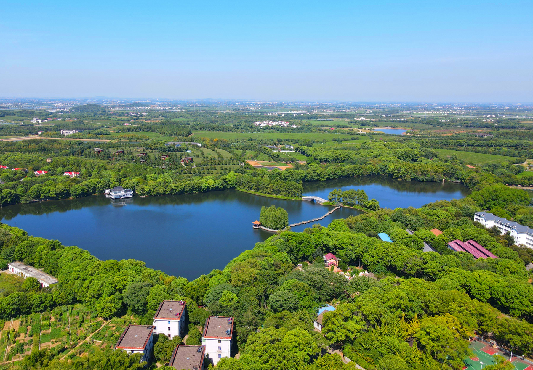  p data-id="gn08nky0x2">凤凰村,位于江西省南昌市南昌县黄马乡凤凰