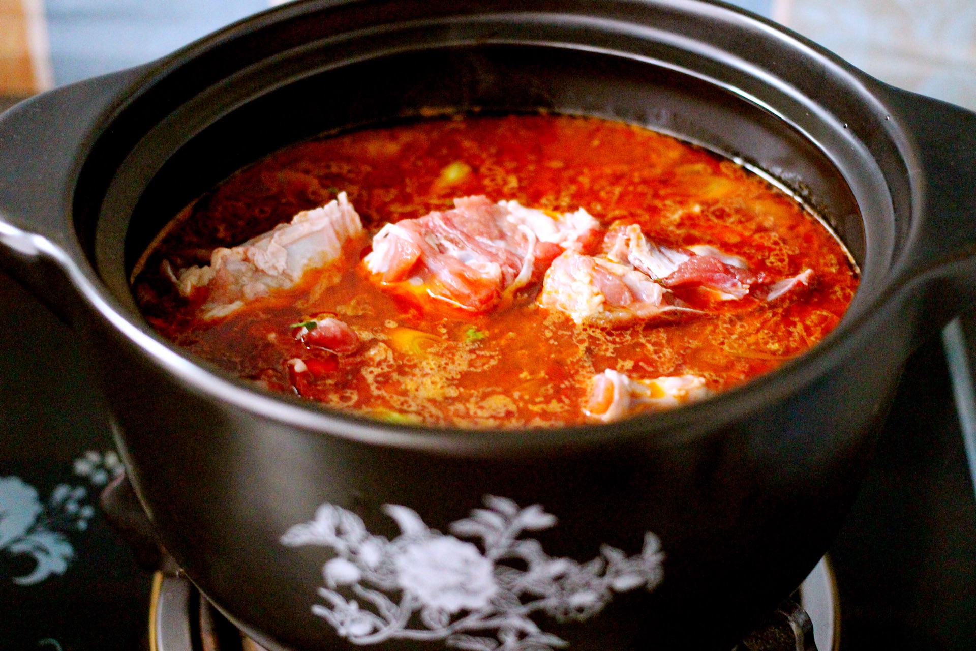  p>海鲜什锦火锅汤底是一种火锅汤底,以 a href="#" data-lemmaid="