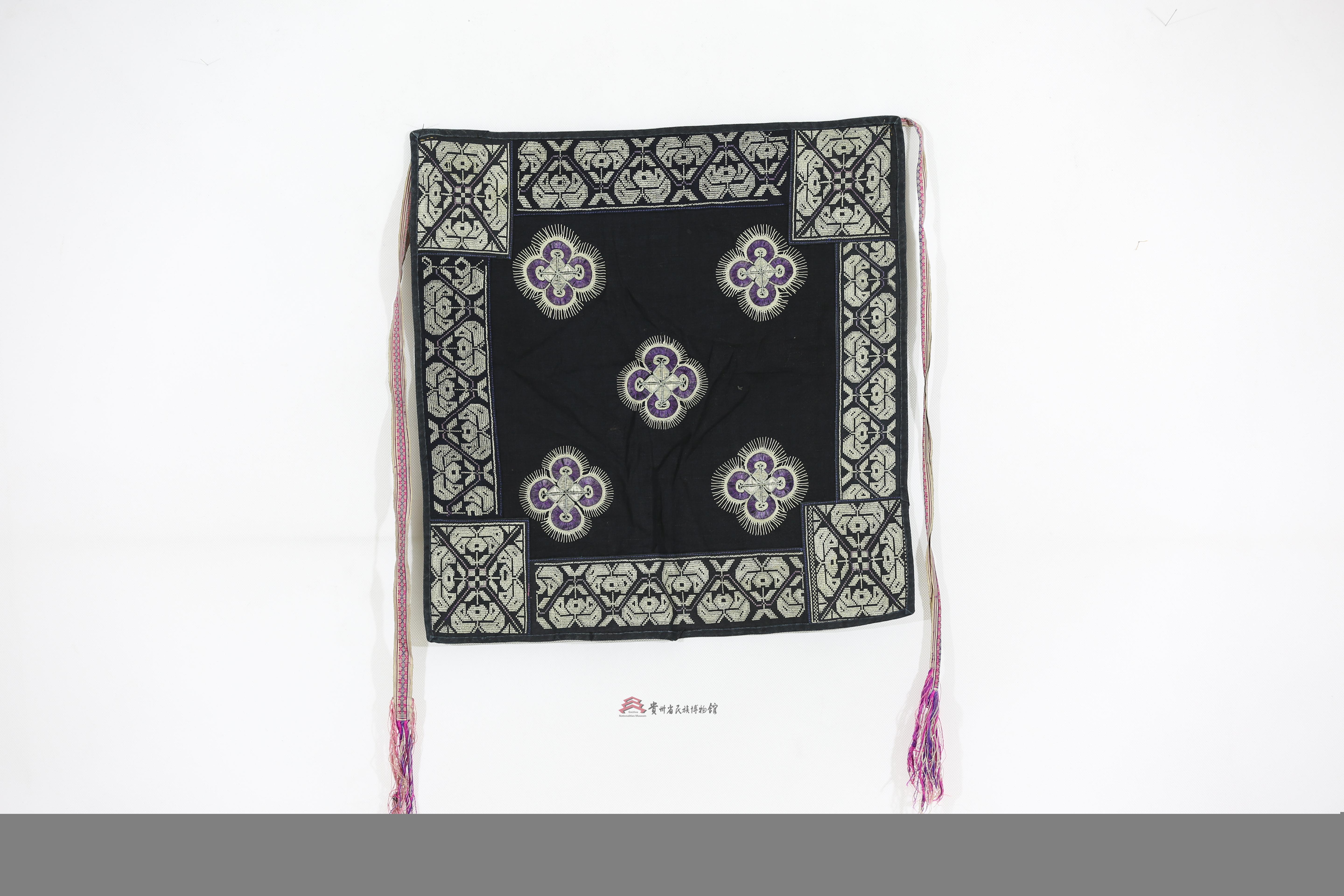 当代黎平水口侗族刺绣四瓣花绣片