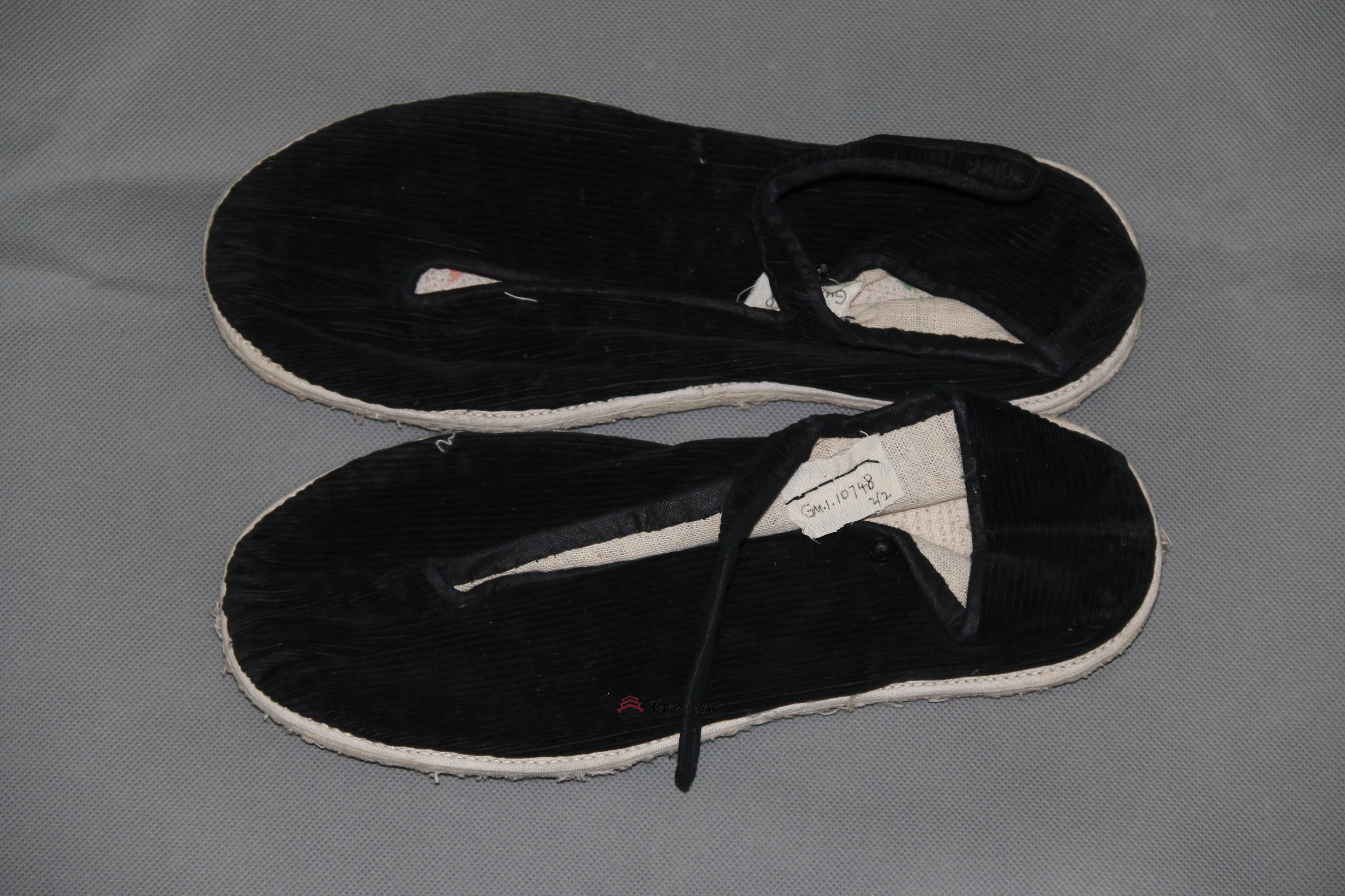 当代久仰苗族灯芯绒布鞋