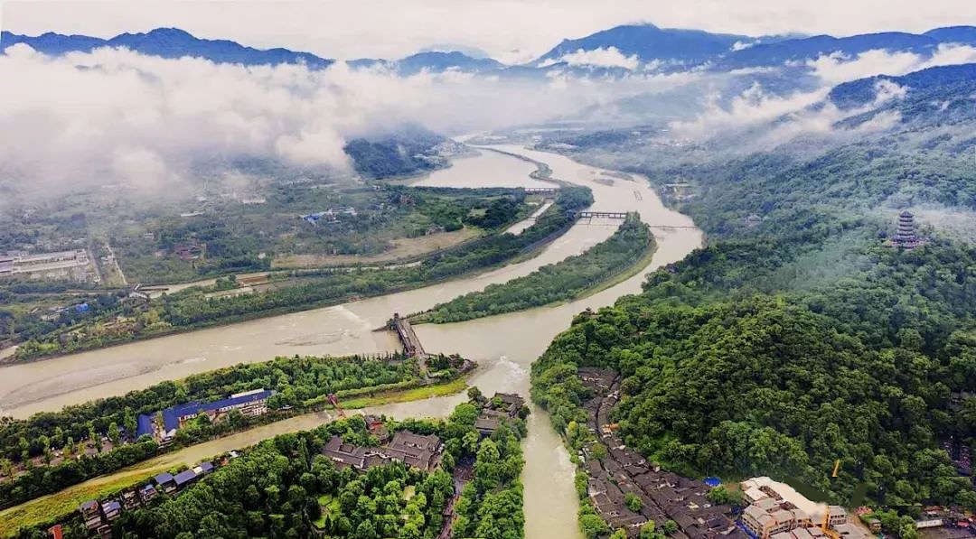  p>走马河,古称"检江",是秦时"穿二江成都之中"的人工河流之一.