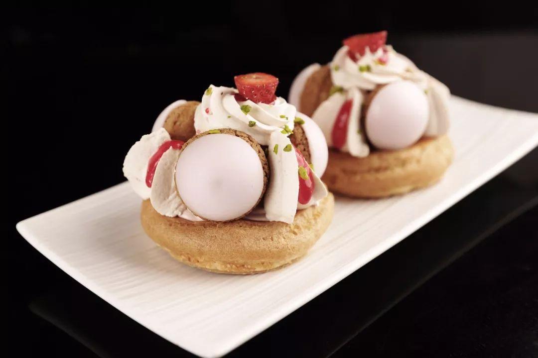  p>savarin,即萨伐仑松饼,是法国的一种甜点.