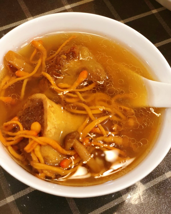 虫草花雪梨煲排骨