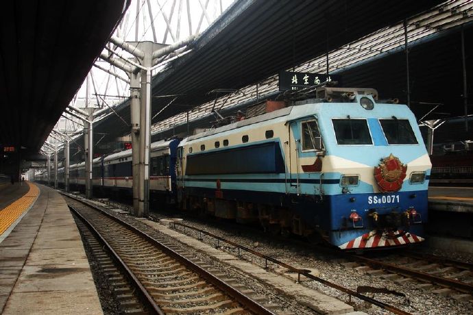  p> b>韶山8型电力机车 /b>(ss8)是 a target="_blank" href="/item