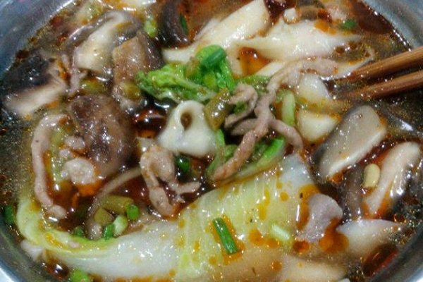 香菇肉丝刀削面