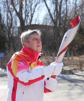 巴赫担任火炬手