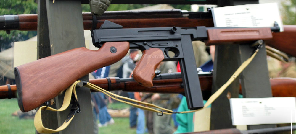 thompson submachinegun,又称:汤姆逊冲锋枪,绰号:tommy gun,译文