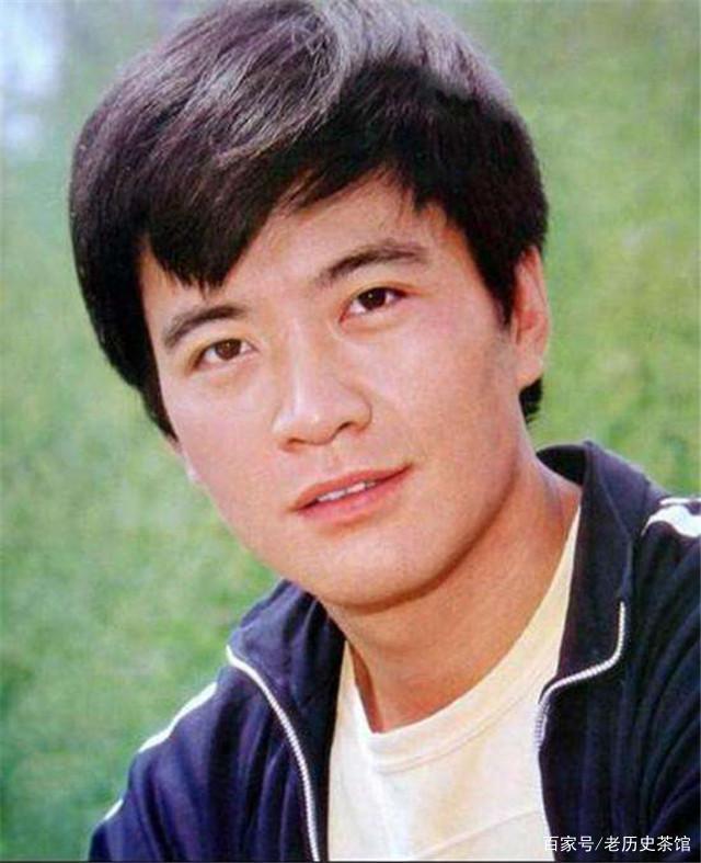 “荧幕第一男神”周里京的不幸人生_百科TA说