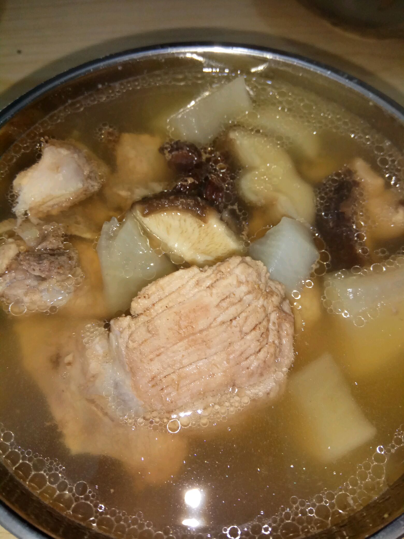  p>香菇大棒骨汤是一道菜品,主要原料有大棒骨四段,香菇半斤等. /p>