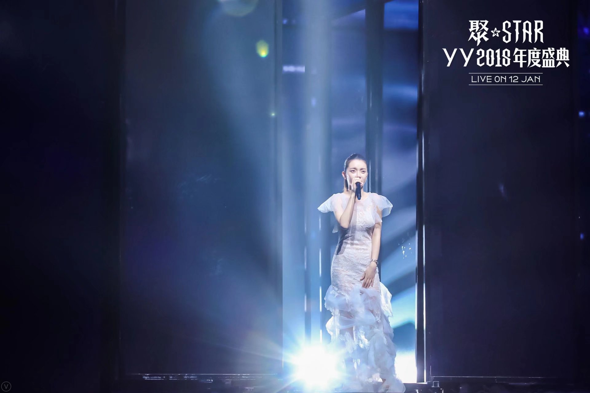  p>崔阿扎,本名崔玉,出生于吉林省延吉市,中国内地