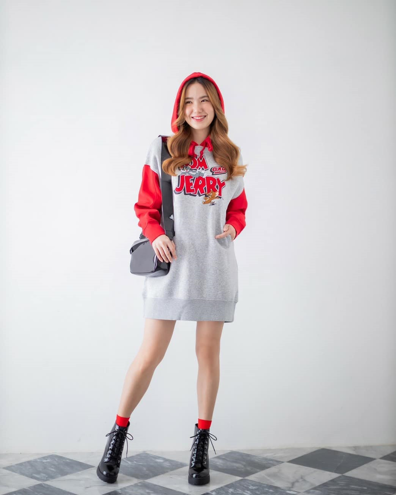  p>娜塔扎瑞·抔勒威查固(cherreen),1994年10月20日出生于泰国曼谷