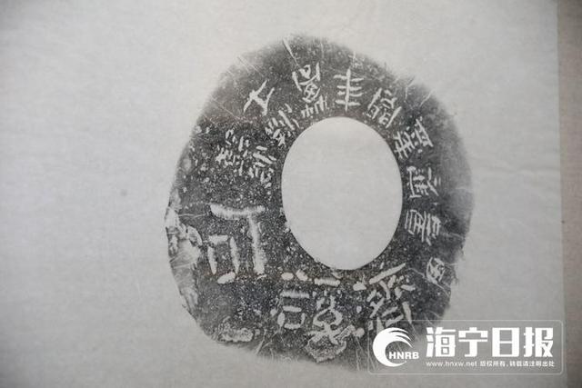 时隔18年回家乡！中国治砚名家章嘉陵海宁办砚拓展_百科TA说