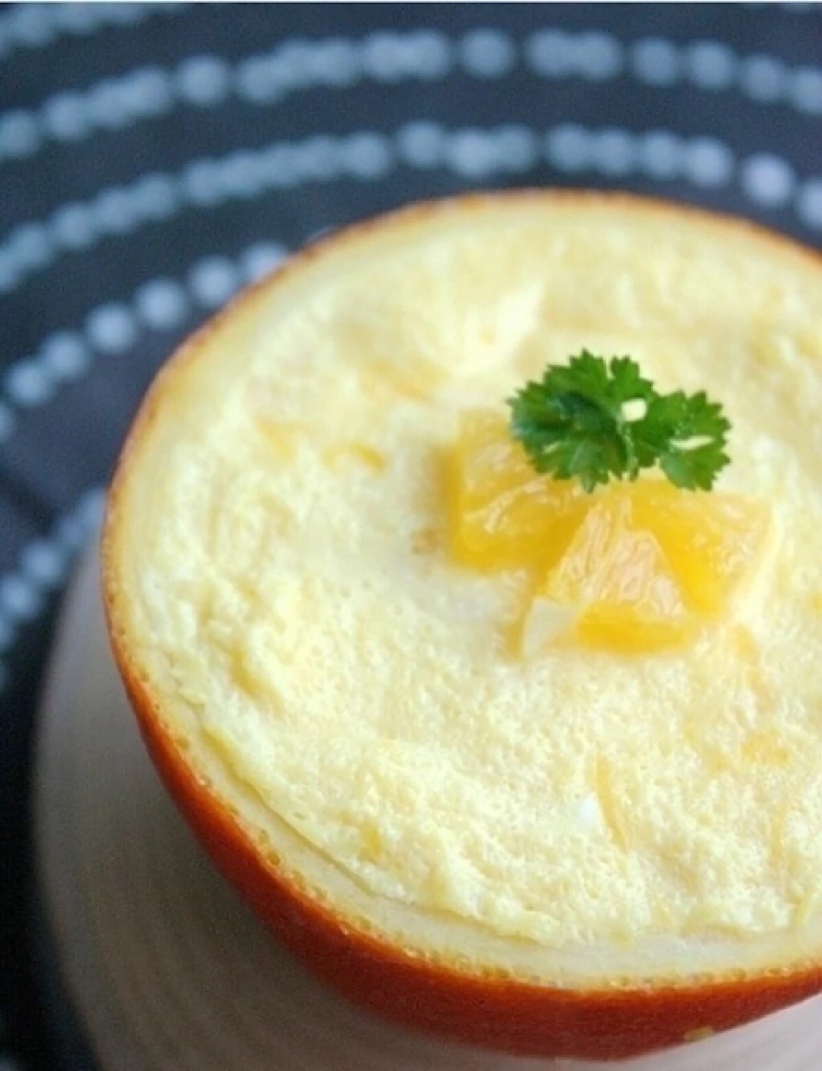  p data-id="gnwmwl1nlt">清香鲜橙蒸蛋,用橙汁代替清水,和蛋液混合后