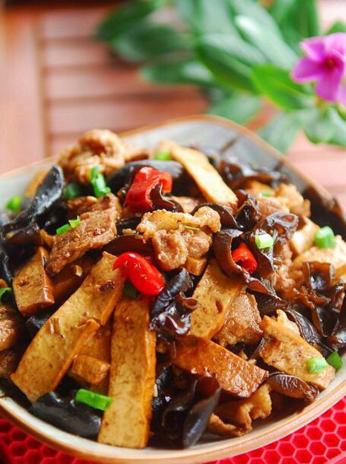 黑木耳香干肉片