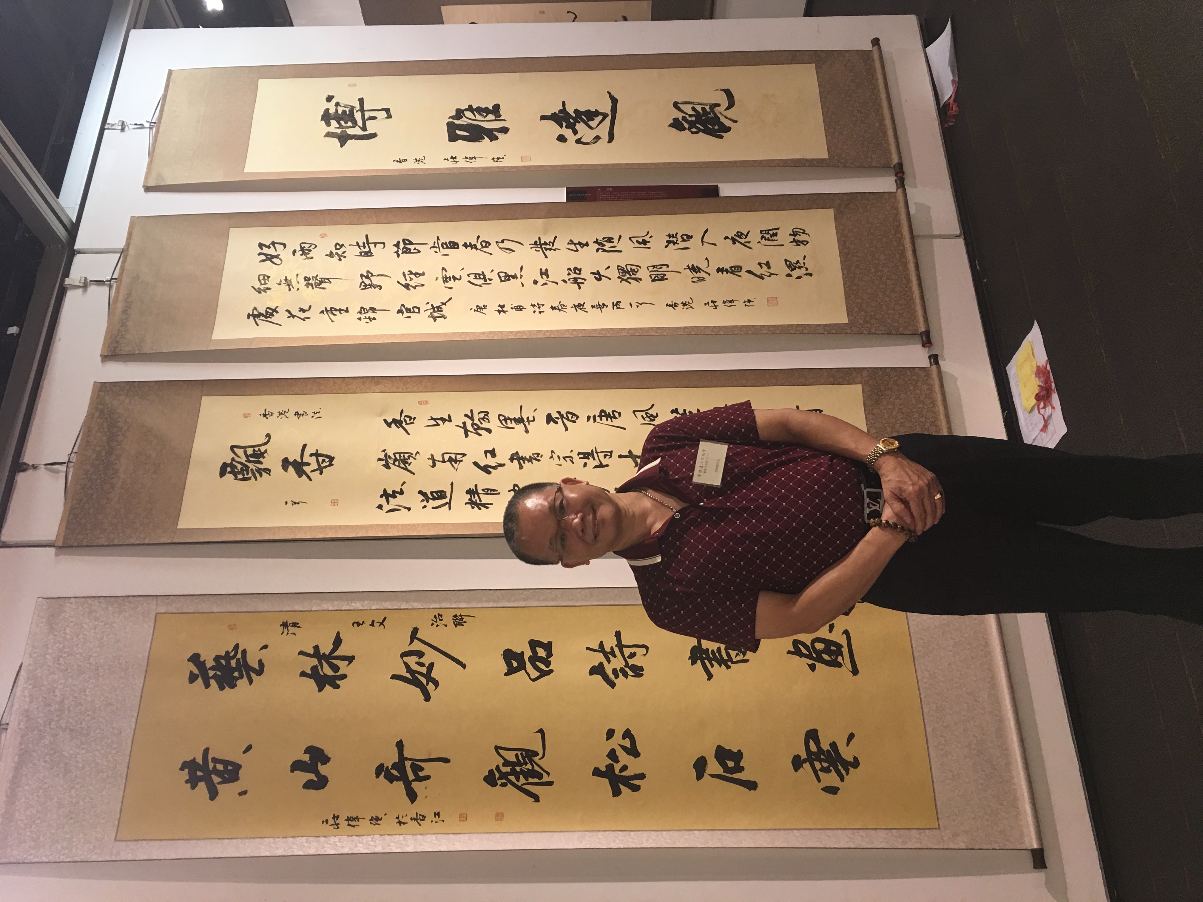 data-id="gnwu48yfev">庄伟强,1960年出生,别名开圆,书法家,现为庄严