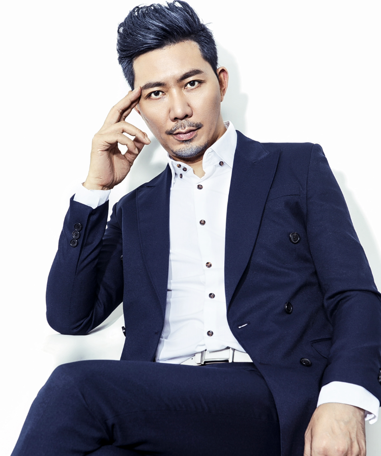 >夏天,出生于四川省成都市,毕业于中央戏剧学院表演系,中国内地男演员