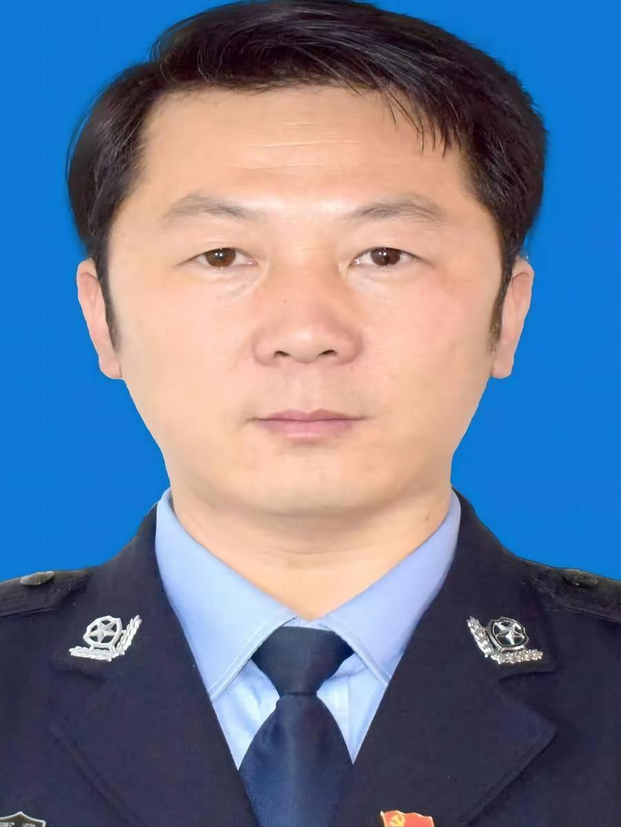 ">陈刚,男,现任西藏自治区昌都市左贡县政府副县长,公安局长兼督察长