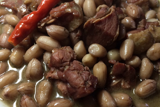 咸鸭腿煮花生米
