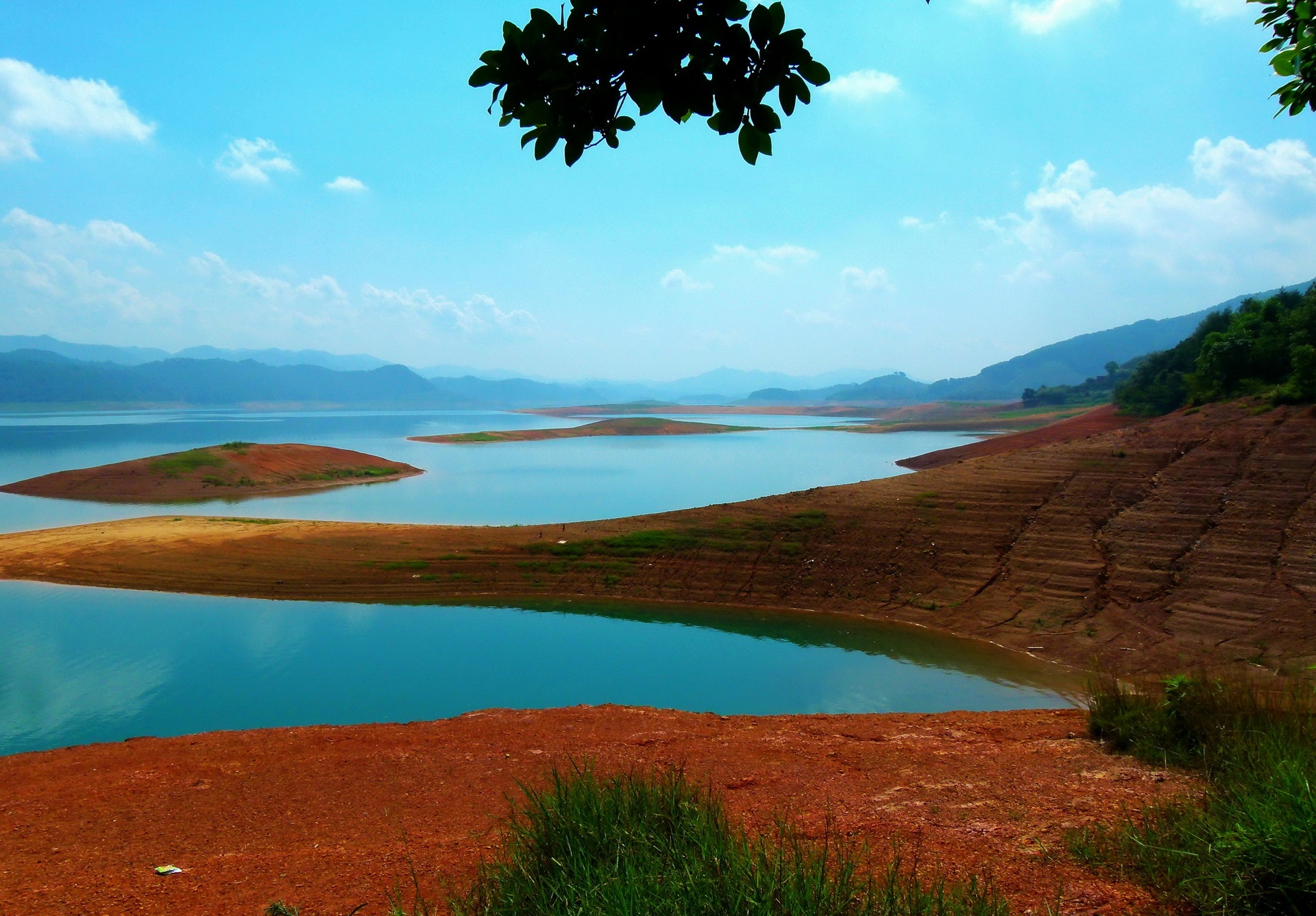 target="_blank" href="/item/百色">百色 /a>市澄碧湖风景婉约秀丽的