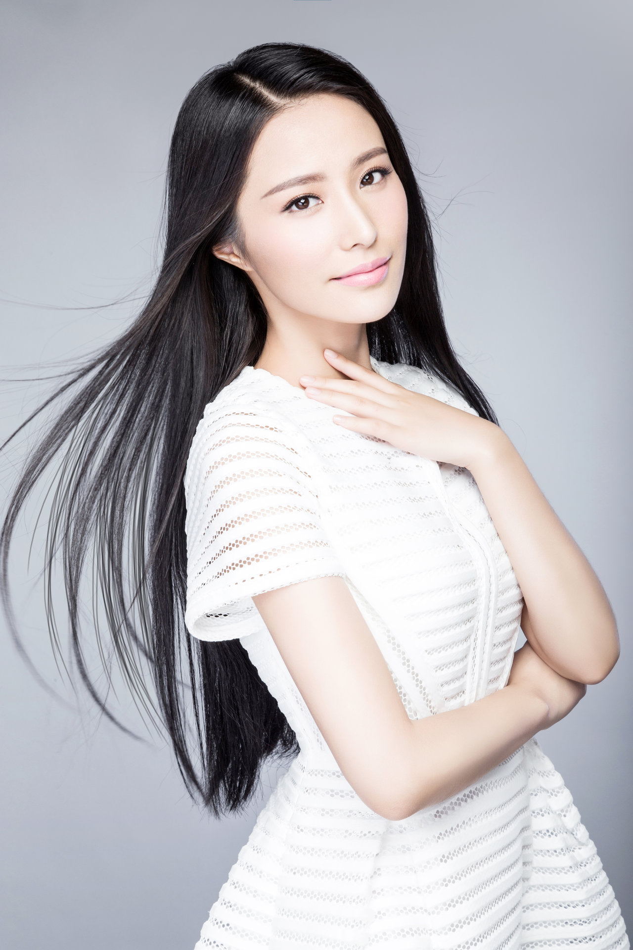 艺名晨妮,1991年1月28日出生于安徽省合肥市,中国内地女演员