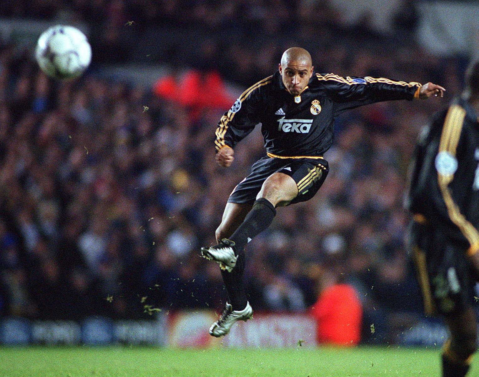  p>罗伯托·卡洛斯(roberto carlos),1973年4月10日出生于巴西圣保罗