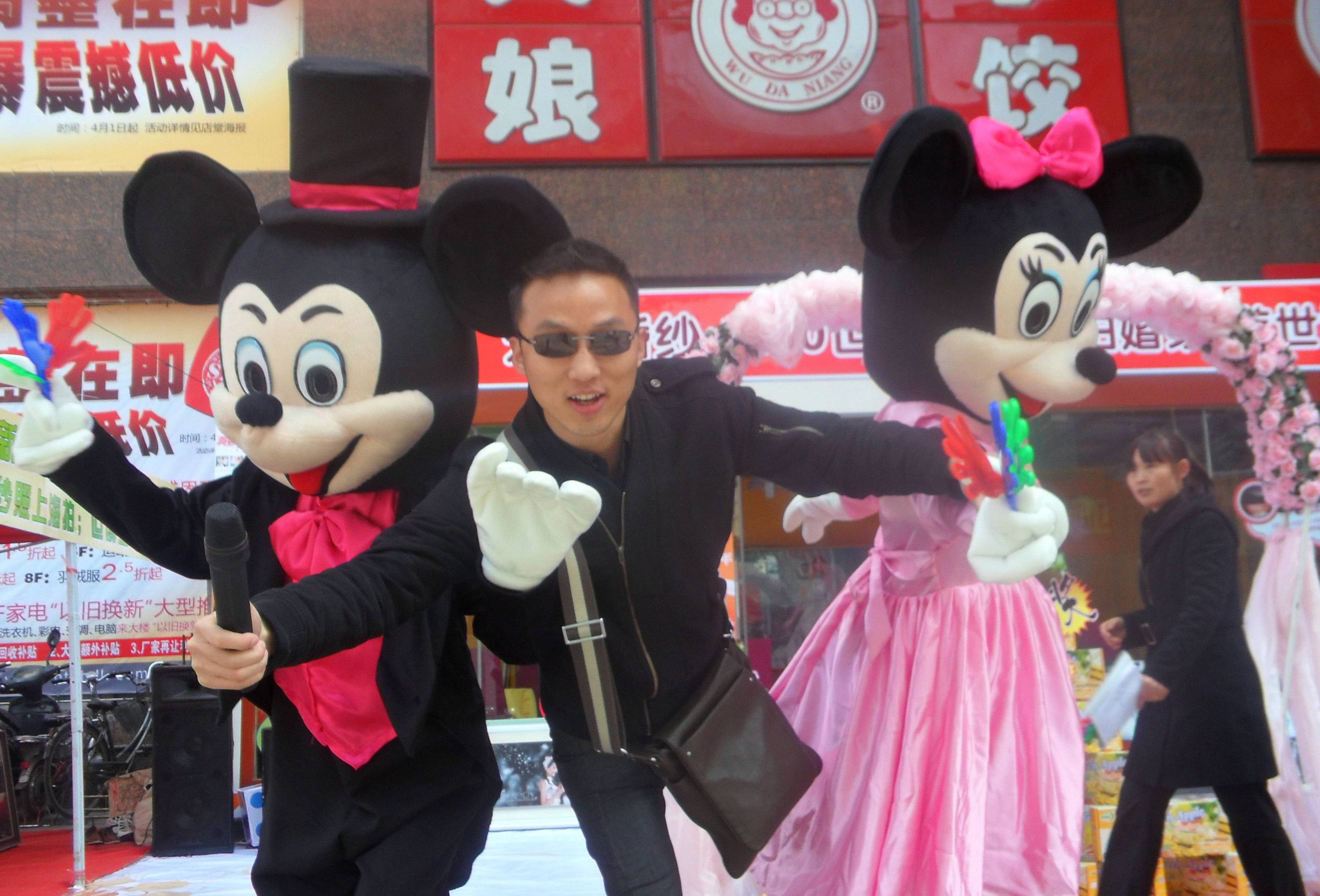  p data-id="gnb9mjsfe9">雷毅,陕西青年创业家,上海喜淘网创始人