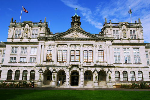  p>卡迪夫大学(英语:cardiff university,威尔士语:prifysgol caerd