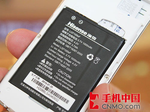 海信e300是一款外型非常简约,时尚的手机,它定位的主要人群是初级的3g