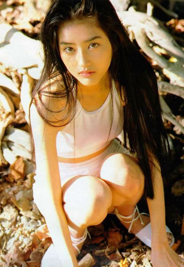  p>小泽真珠,1977年1月3日出生于大阪府吹田市,日本女演员,一代玉女