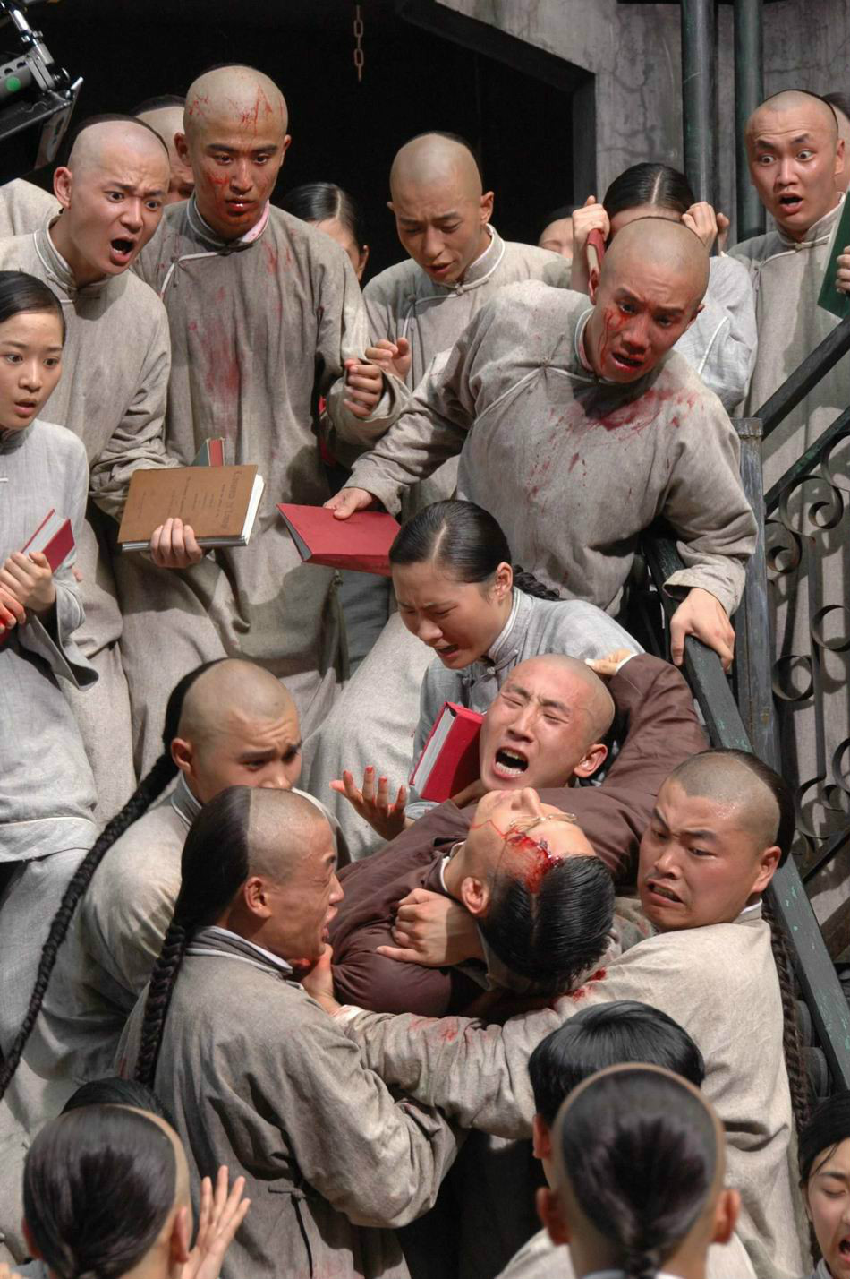  p>电影《十月围城》由 a target="_blank" href="/item/陈德森