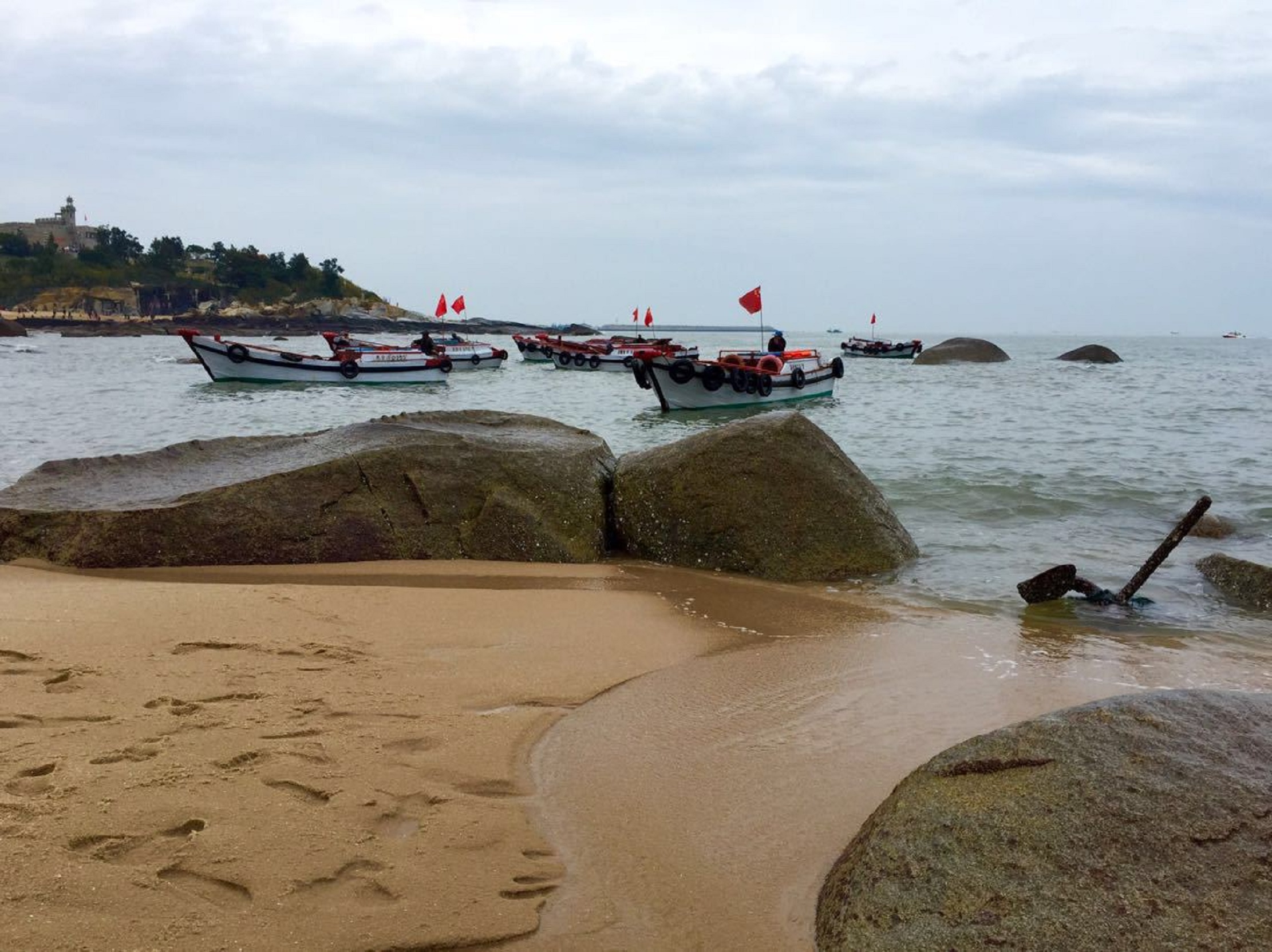  p>西沙湾是福建省泉州市惠安县 a target="_blank" href="/item/崇武