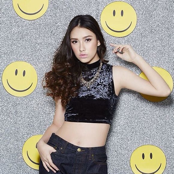 data-id="gnbqdob4zu">哈娜·刘易斯(hana),1992年5月17日出生于泰国