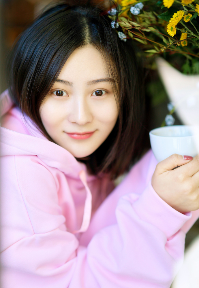  p>张维娜,原名张娜,1990年6月22日出生于湖北省武汉市,中国内地女