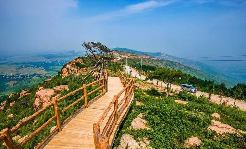 5公里的平顶山山顶,为市级大型山体公园.