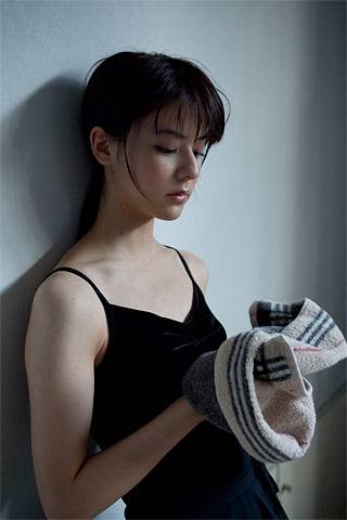  p>藤井美菜,1988年7月15日出生在美国加利福尼亚州圣迭戈市,日本女