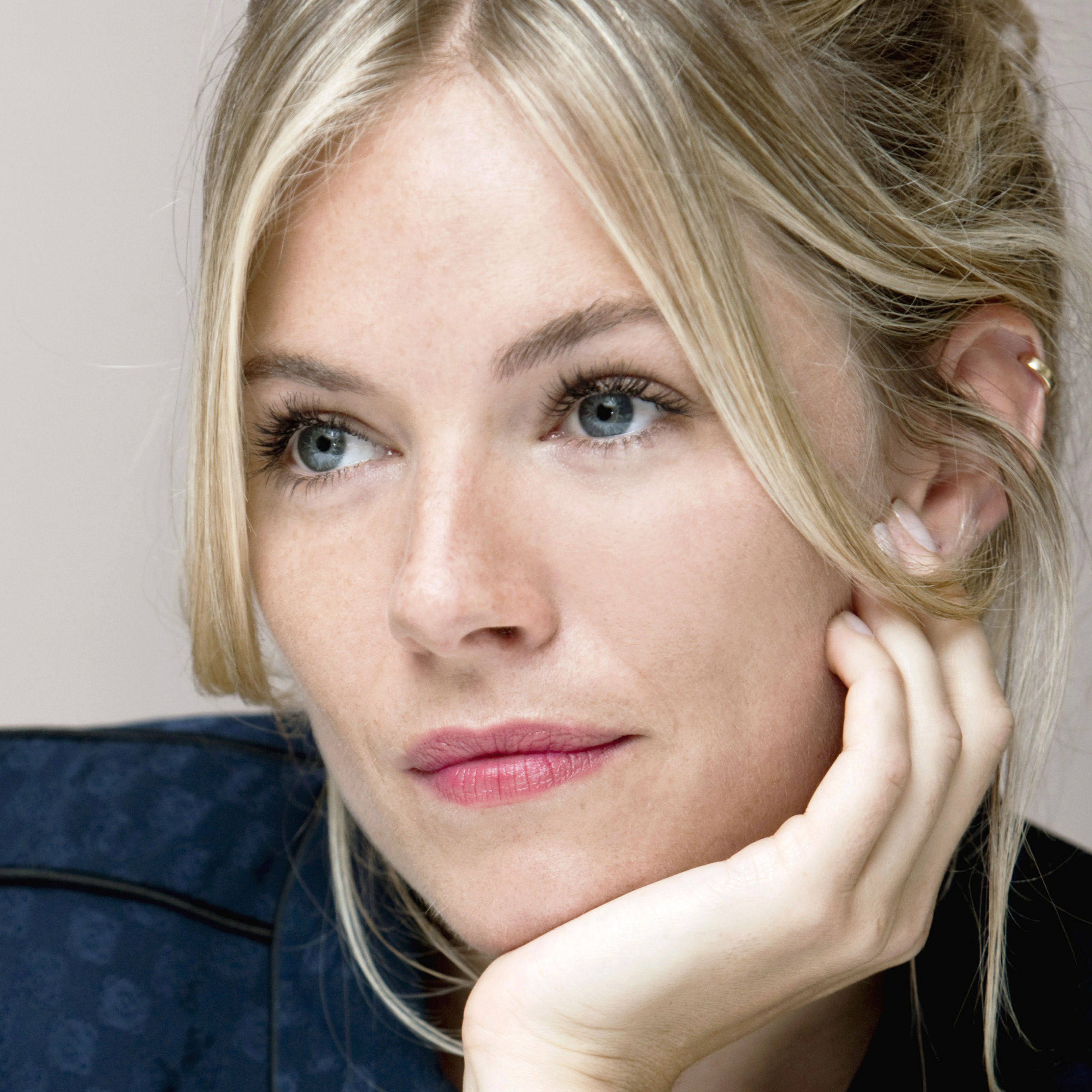  p>西耶娜·米勒(sienna miller),1981年12月28日出生于美国纽约,英美